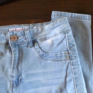 Never worn light wash skinny jeans